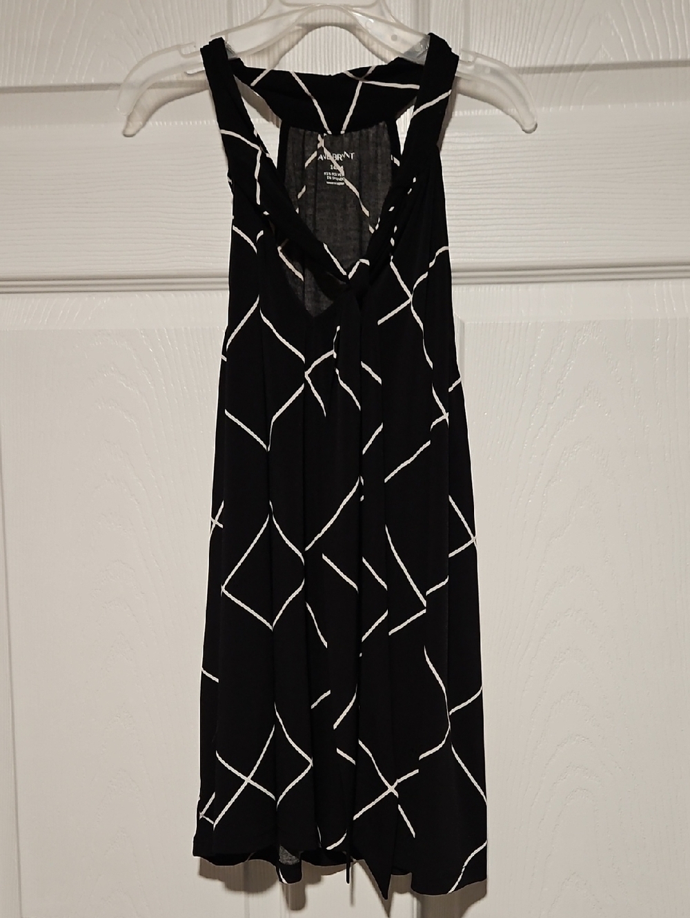 Lane Bryant Black & White Geometric V-Neck Racerback Tank